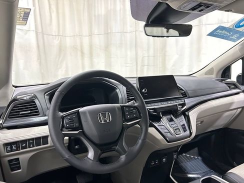 Used 2026 Honda Odyssey Elite image 14