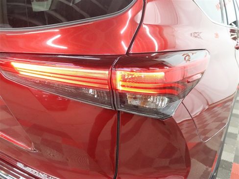 Used 2022 Toyota Highlander Platinum AWD/4WD image 35