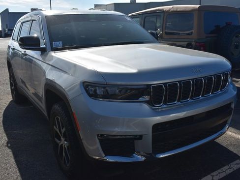 Used 2025 Jeep Grand Cherokee L Limited w/ Luxury Tech Group II image 2