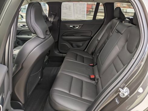 Used 2025 Volvo V60 B5 Cross Country Plus image 23