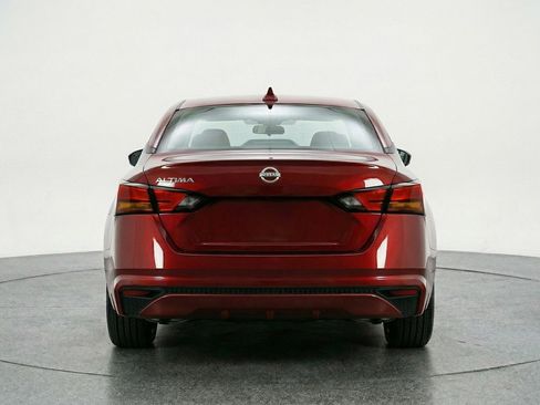 Used 2025 Nissan Altima 2.5 SV FWD image 7