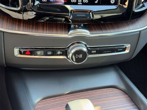 Certified 2023 Volvo XC60 B5 Plus image 27