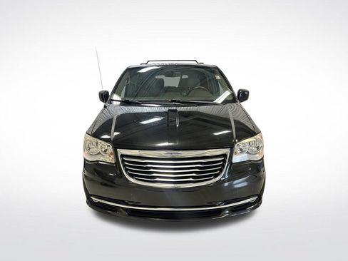 Used 2016 Chrysler Town & Country Touring FWD image 24