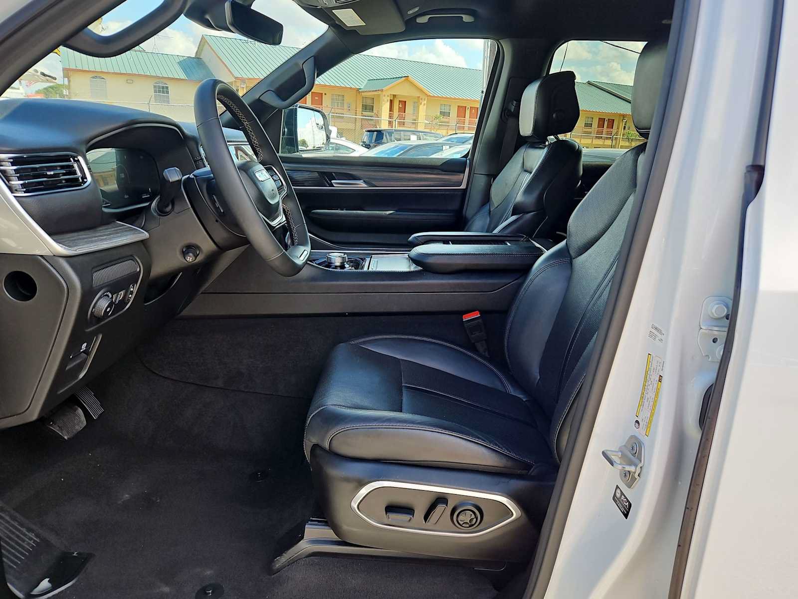 Used 2024 Jeep Wagoneer L Series II w/ Flexible Seating Group RWD image 14