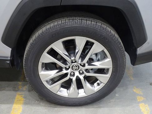 Used 2021 Toyota RAV4 XLE Premium image 35