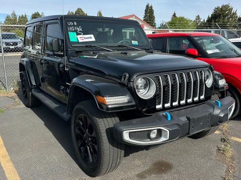 Used 2023 Jeep Wrangler Unlimited Sahara w/ Cold Weather Group AWD/4WD image 2