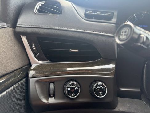 Used 2017 Cadillac Escalade ESV Platinum image 22