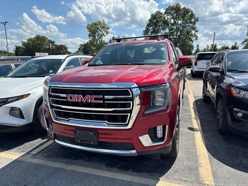 Used 2023 GMC Yukon SLT w/ SLT Premium Package AWD/4WD image 3