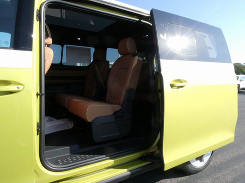 New 2025 Volkswagen ID. Buzz Pro S Plus image 33