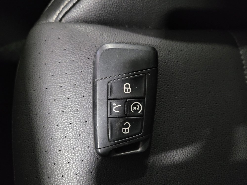 Used 2023 Volkswagen Jetta SE FWD image 32
