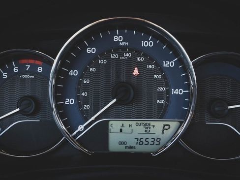 Used 2016 Toyota Corolla LE image 6