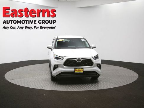 Used 2023 Toyota Highlander LE image 51