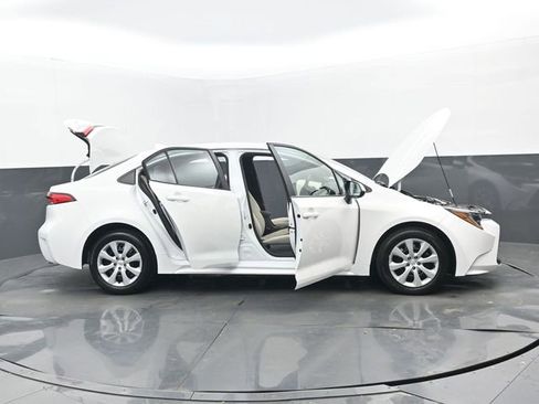 Used 2024 Toyota Corolla LE image 31