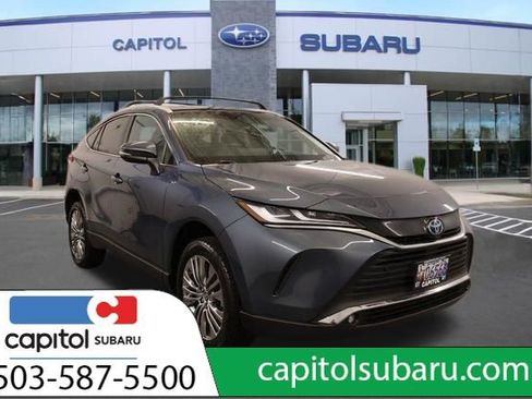 Used 2024 Toyota Venza XLE image 1