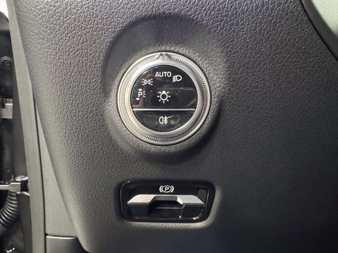 Certified 2024 Mercedes-Benz CLE 300 4MATIC Cabriolet w/ Driver Assistance Package image 11