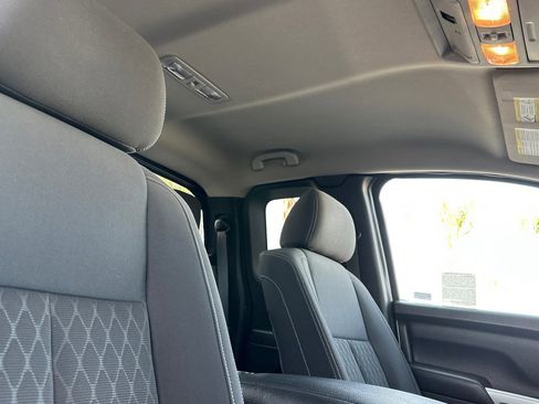 Used 2017 Nissan Titan SV image 17