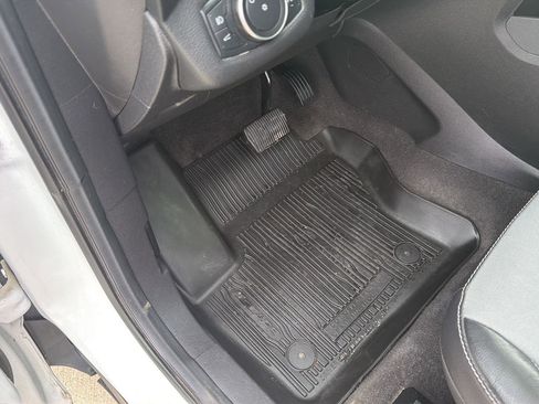 Used 2018 Ford Escape SE w/ SE Sport Appearance Package image 25