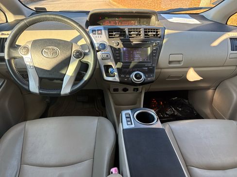 Used 2014 Toyota Prius V Four image 13