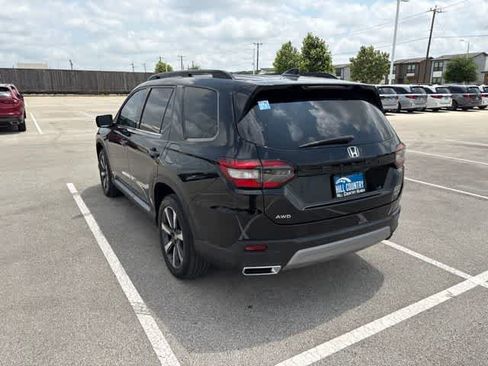 Used 2025 Honda Pilot Elite image 3