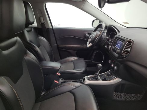 Used 2018 Jeep Compass Latitude w/ Safe & Security Group AWD/4WD image 21