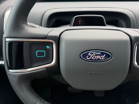Used 2025 Ford Expedition Active AWD/4WD image 16