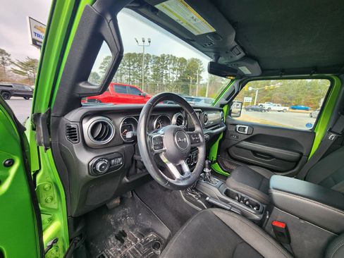 Used 2019 Jeep Wrangler Unlimited Sahara image 8