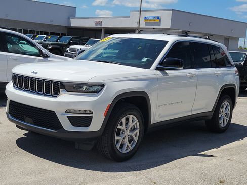Used 2023 Jeep Grand Cherokee Limited AWD/4WD image 2