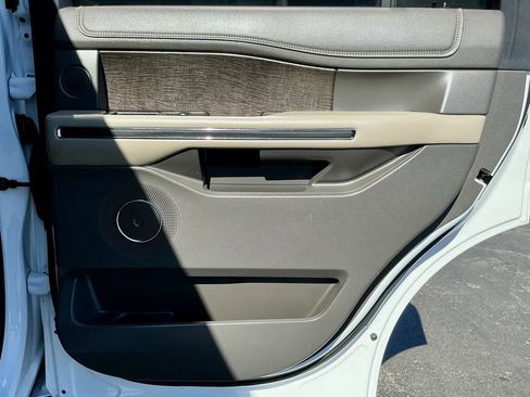 Used 2020 Ford Expedition Limited image 25