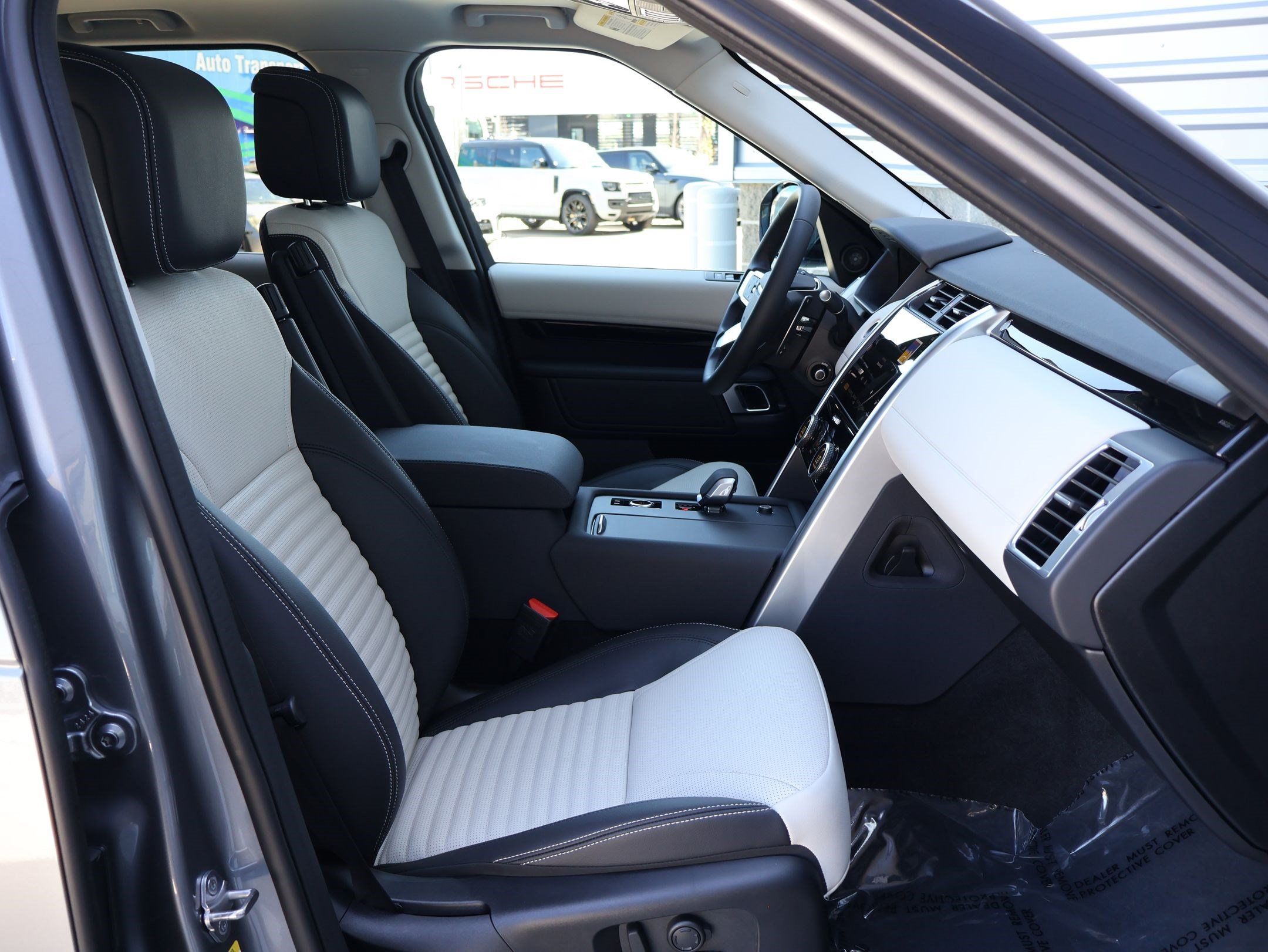 Used 2026 Land Rover Discovery S AWD/4WD image 33