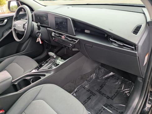 Certified 2025 Kia Niro LX FWD image 11