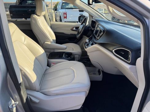 Used 2021 Chrysler Voyager Lxi image 9