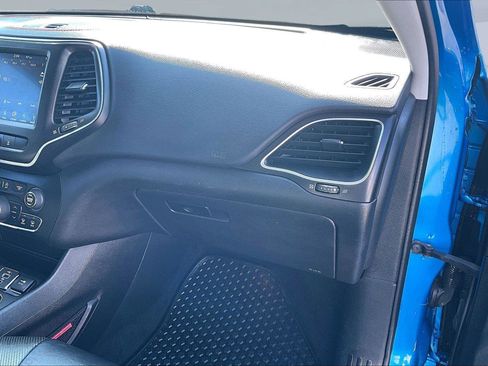 Used 2019 Jeep Cherokee Trailhawk image 18