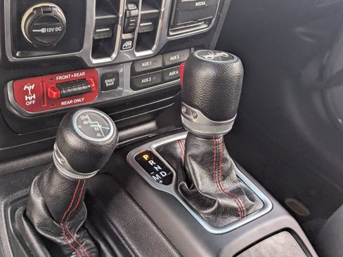 Used 2018 Jeep Wrangler Unlimited Rubicon image 25