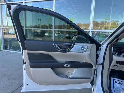 Used 2017 Lincoln Continental Reserve w/ Luxury Package image 22