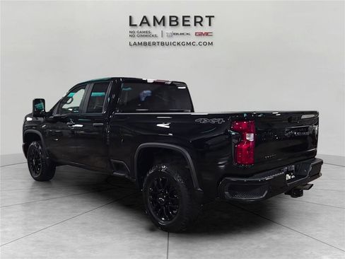 Used 2025 Chevrolet Silverado 2500 Custom w/ Custom Value Package image 3