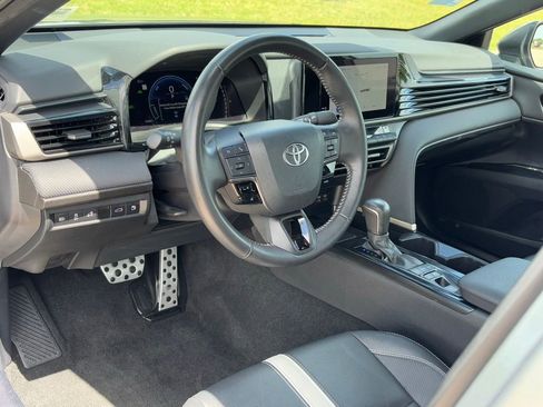Used 2025 Toyota Camry SE FWD image 10