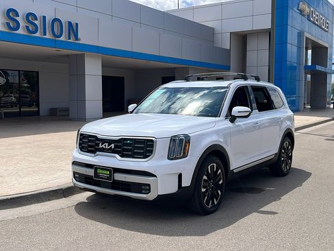 Used 2025 Kia Telluride SX w/ SX Captain's Chair Package image 3