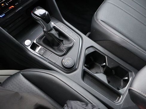 Used 2022 Volkswagen Tiguan SE image 27