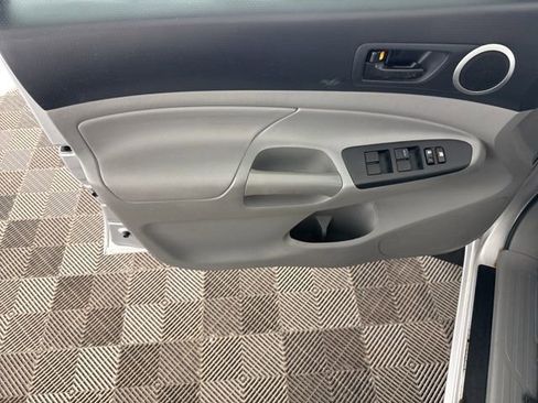 Used 2012 Toyota Tacoma 4x4 Double Cab w/ SR5 Pkg image 18