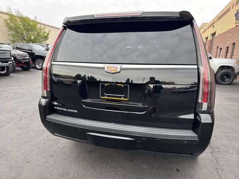 Used 2018 Cadillac Escalade Platinum AWD/4WD image 19