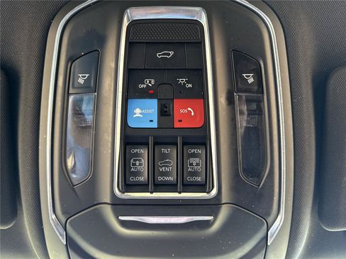 Used 2024 Jeep Grand Cherokee Limited AWD/4WD image 10