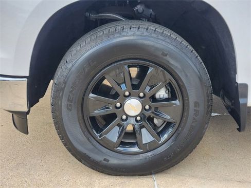 Used 2024 Chevrolet Silverado 1500 LT RWD image 18