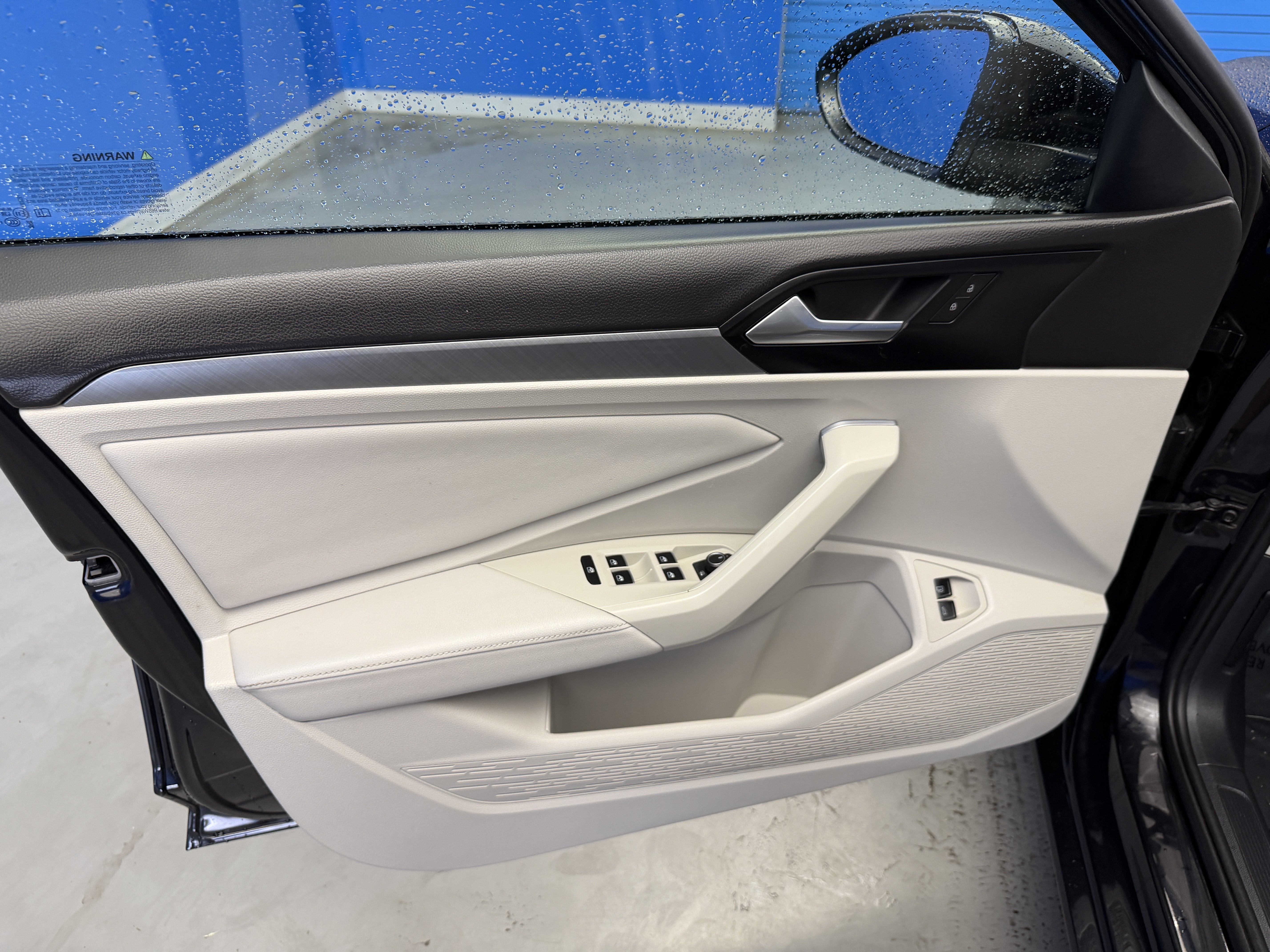Used 2024 Volkswagen Jetta SE FWD image 9