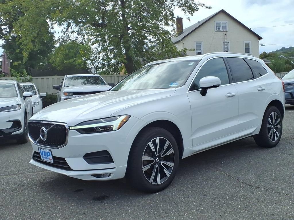 Used 2021 Volvo XC60 T5 Momentum w/ Climate Package AWD/4WD image 3