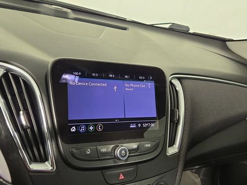 Used 2019 Chevrolet Malibu LT FWD image 17