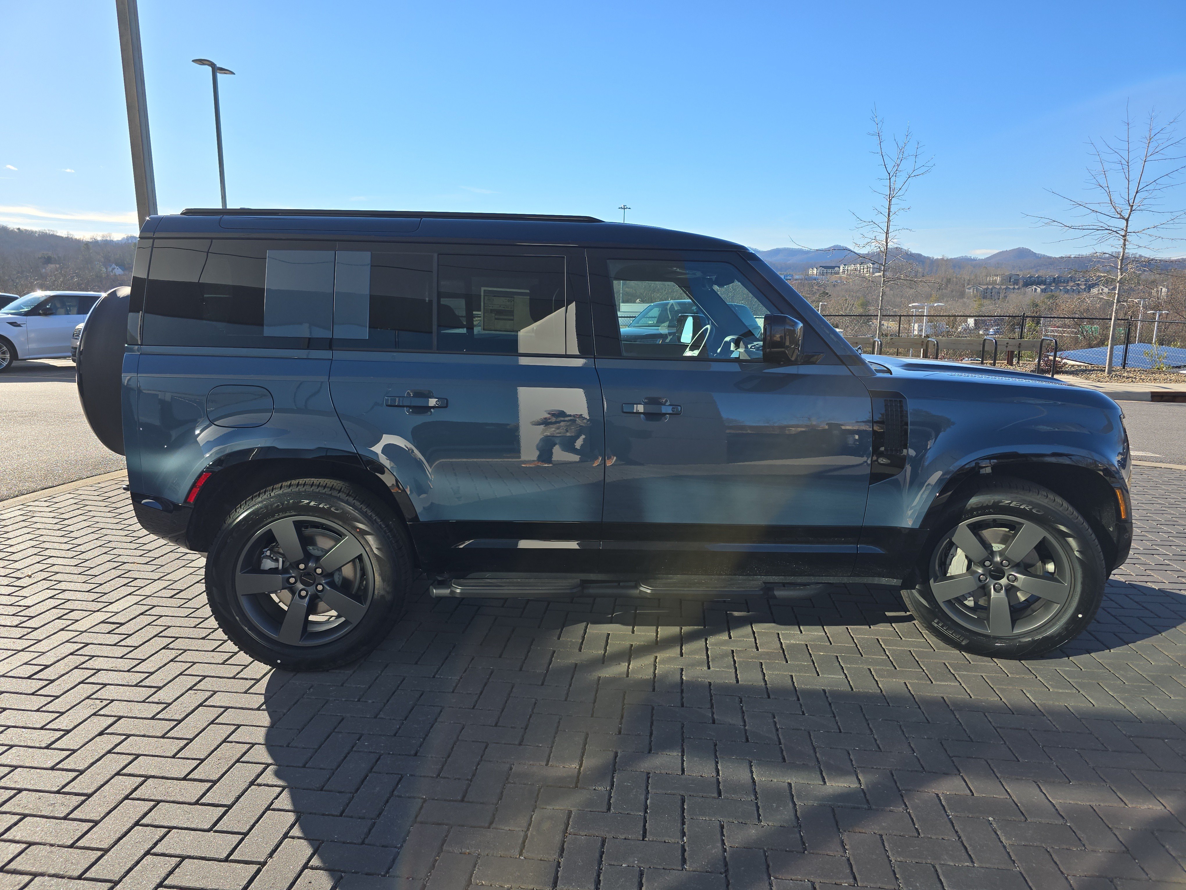 Certified 2026 Land Rover Defender 110 X-Dynamic SE AWD/4WD image 5