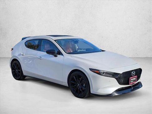 Used 2021 MAZDA MAZDA3 Hatchback w/Premium Plus Pkg image 3