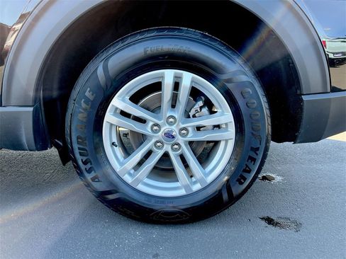 Used 2023 Ford Explorer XLT w/ Equipment Group 202A image 27