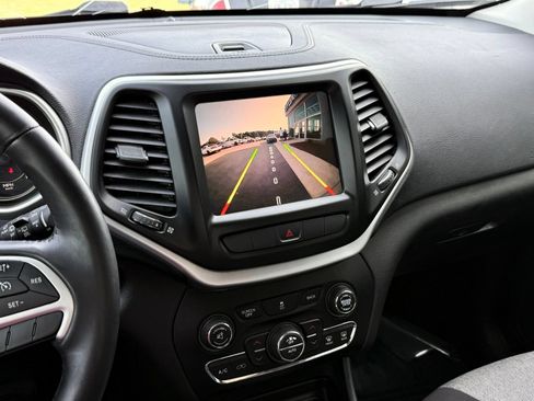 Used 2014 Jeep Cherokee Latitude w/ Comfort/Convenience Group AWD/4WD image 34