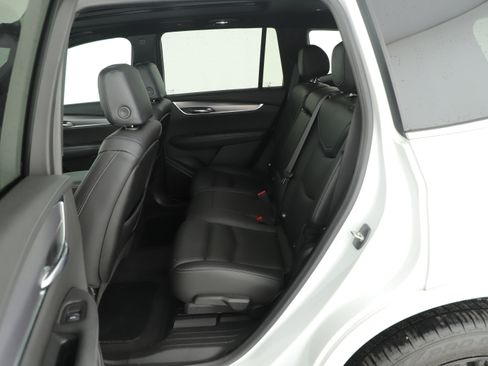 Used 2023 Cadillac XT6 Luxury image 10